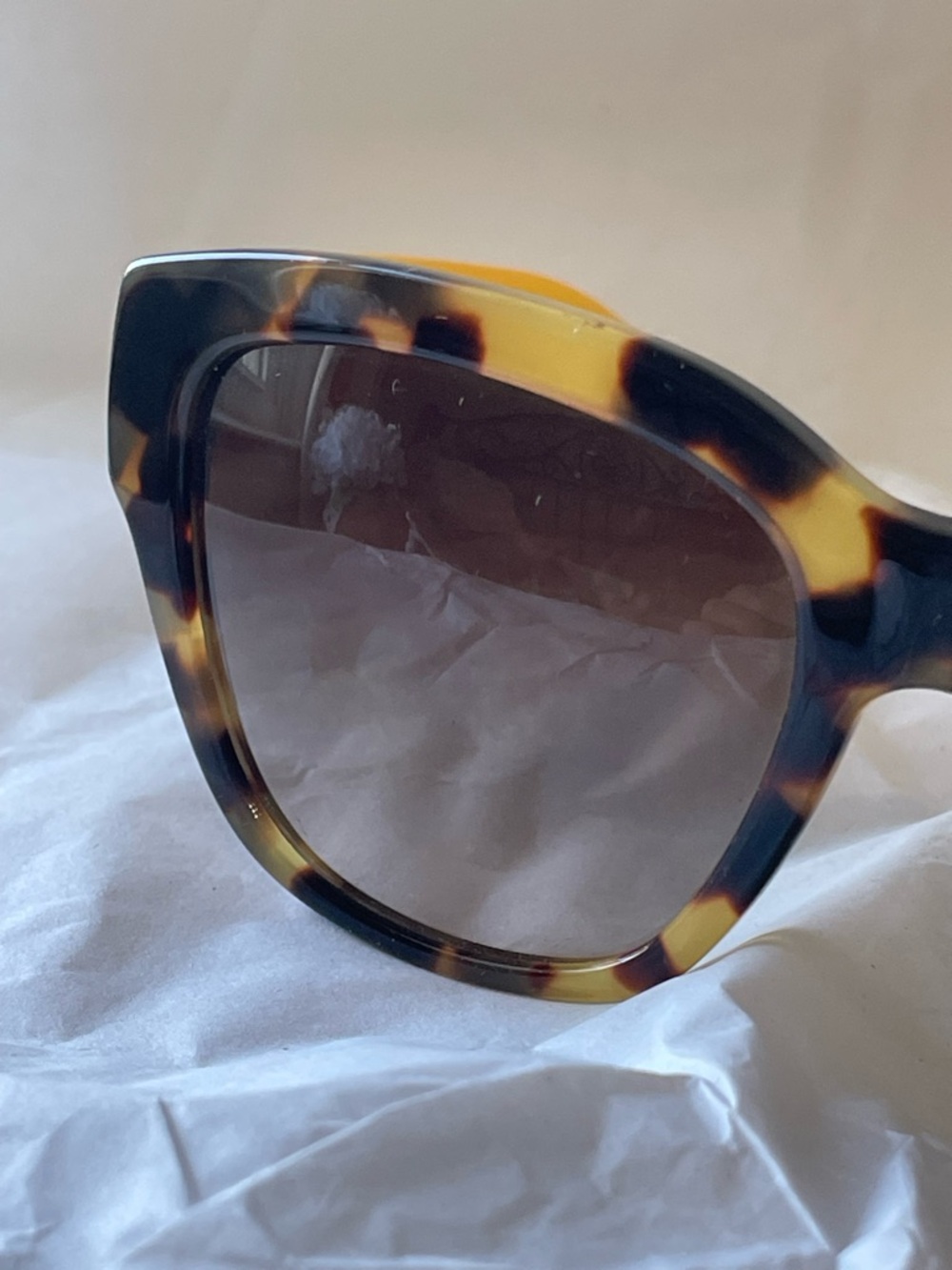 Coach Signature Spray Sunglasses Tokyo Tortoise/Yellow EUC $185 Retail - Picture 12 of 17